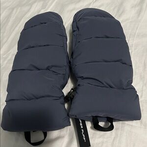 Aritzia Super Puff Pro Mittens